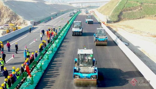 無人路面機群攤鋪 黑科技‘保山出道’，賦能路橋附屬工程建筑勞務分包新生態